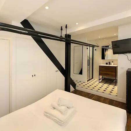 Apartment Proche Des Celebres Puces De 4p - Flat-guest *